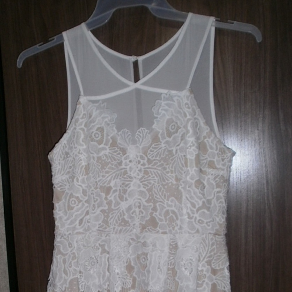 NEW FRANCESCA'S sz M White  LACE OVERLAY DRESS